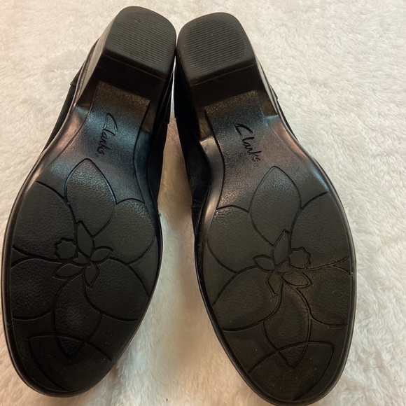 Clarks Bendables Suede Leather Slip-on Heeled (1.5”) Shoe - Picture 7 of 12